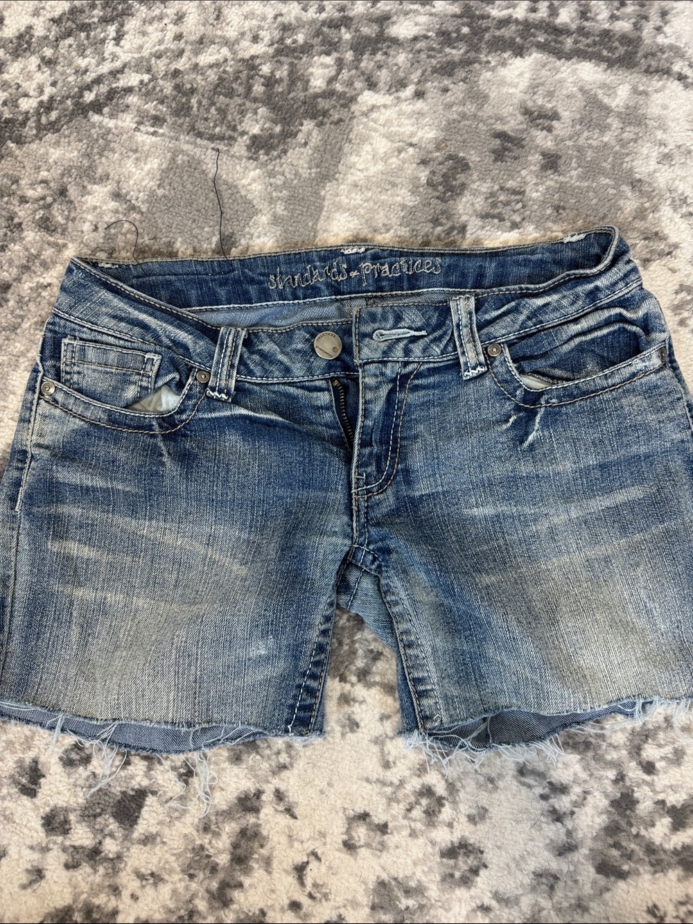 Standard & Practice Frayed Hem Women’s Denim Shorts in Washed Blue